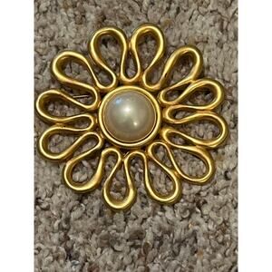 Marvella Brooch Vintage Flower Pearl Gold-Tone Jumbo Man Lapel